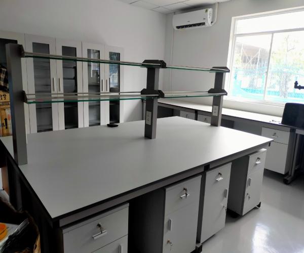 Bàn Thí Nghiệm Hóa Sinh Là Gì? Đặc Điểm Và Lưu Ý Khi Mua 8 Lựa chọn bàn có tính thẩm mỹ và đảm bảo công năng