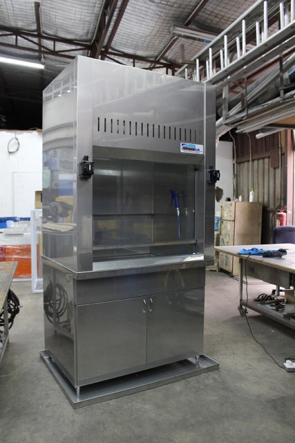 Tủ hút khí độc inox – Giải pháp bền bỉ, chi phí hợp lý nhất 2026 cho phòng thí nghiệm 9 Tủ hút khí độc inox