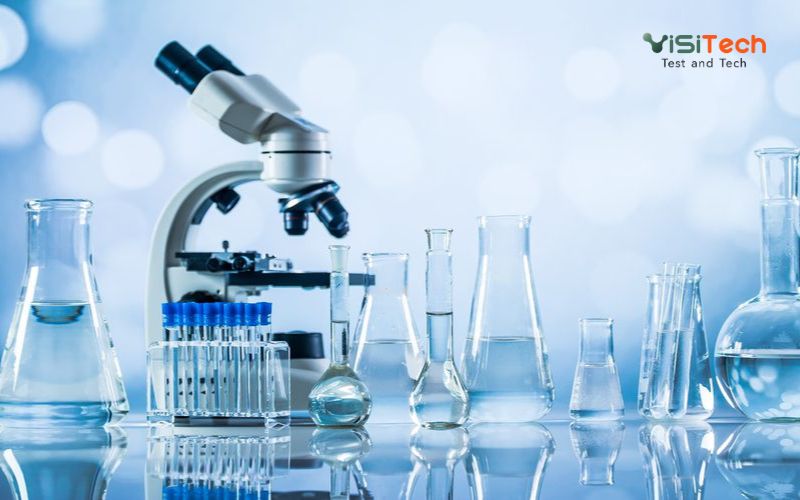 Dụng cụ thí nghiệm bằng thủy tinh được sử dụng phổ biến trong các phòng lab