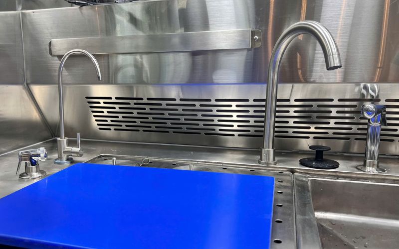 Bàn phẫu tích bệnh phẩm MM-PT-1800 11 Mặt bàn và khu vực phẫu tích bệnh phẩm MM-PT-1800